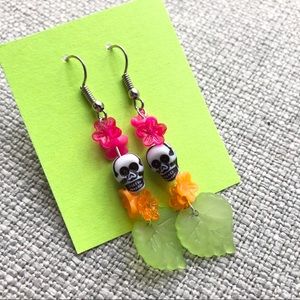 💀 Skull flower earrings!